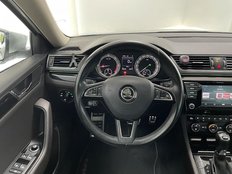 Škoda Superb 2.0 TDi 110 kw REZERVACE - fotka 27 z 33