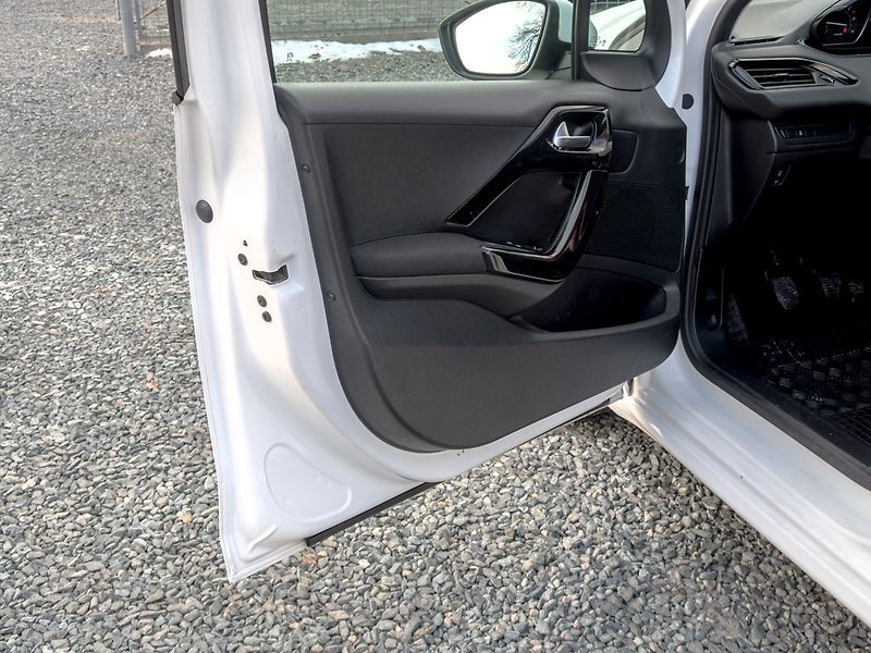 Peugeot 208 (2016) ČR 1.6HDI 55KW – PO SERVISU - fotka 5 z 38