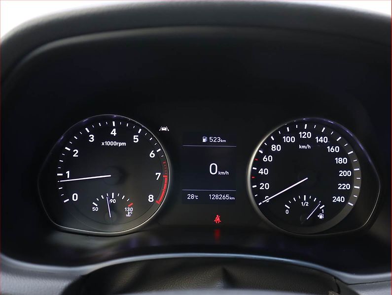 Hyundai i30 (2023) Family 1.5 DPI, Tempomat - fotka 11 z 19