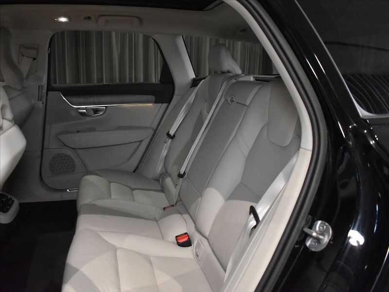 Volvo V90 2,0 B5 AWD Ultimate Pano,BLIS - fotka 9 z 30