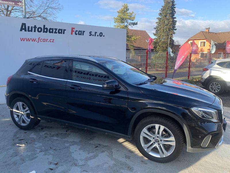Mercedes-Benz GLA (2019) 220d 4 Matic, ser.knížka - fotka 5 z 30