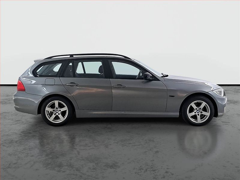 BMW Řada 3 (2009) 318 i, Tempomat - fotka 6 z 18