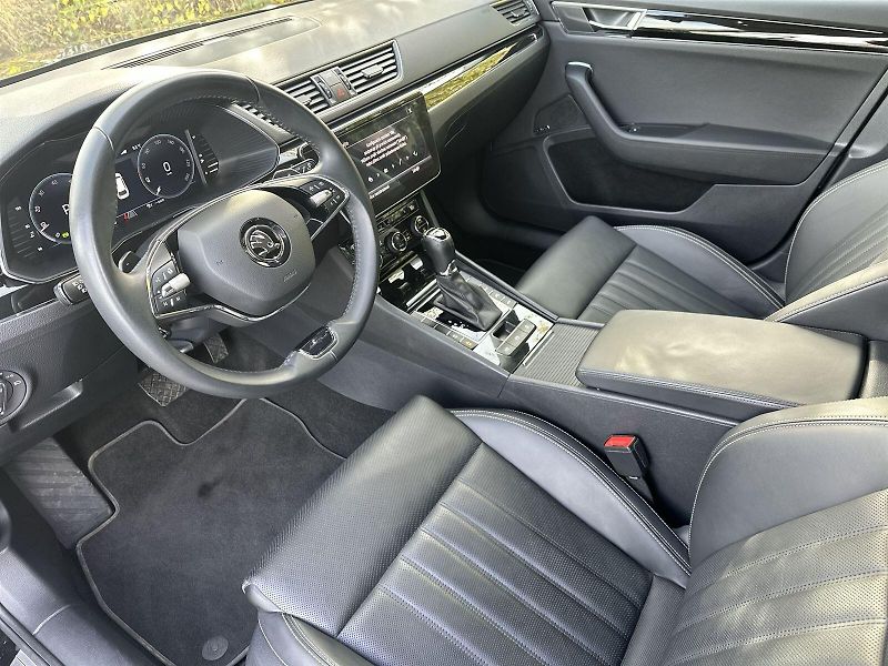 Škoda Superb (2023) Combi 2.0 TDI DSG L&K - fotka 8 z 39