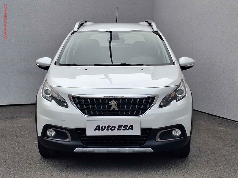 Peugeot 2008 (2019) 1.2 PT, Allure, AT, navi - fotka 2 z 18