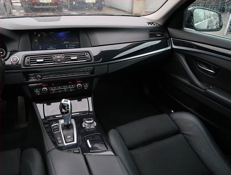 BMW Řada 5 (2013) 520d, Automat, Navi, Xenony - fotka 8 z 27