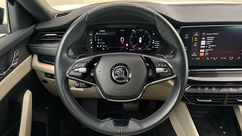 Škoda Octavia 2.0 TDI DSG 4x4 Style Combi - fotka 9 z 33