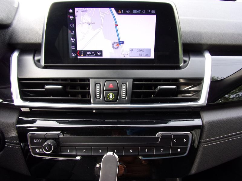BMW Řada 2 (2019) 218 4x4 110kW LUXURY LINE KŮŽE - fotka 12 z 25