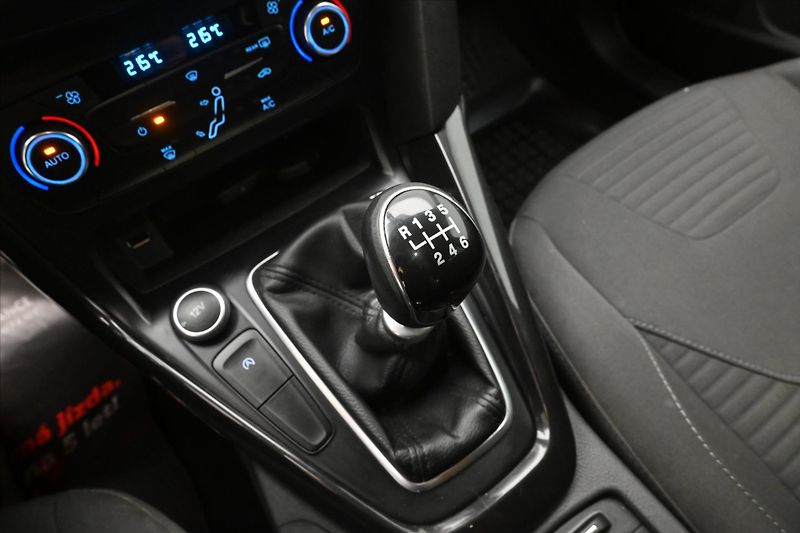 Ford Focus 1,5 TDCi 88 kW - fotka 21 z 28