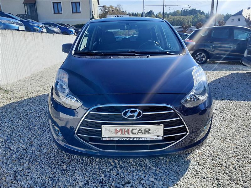 Hyundai ix20 1,6i 91kW 38 000km - fotka 2 z 54