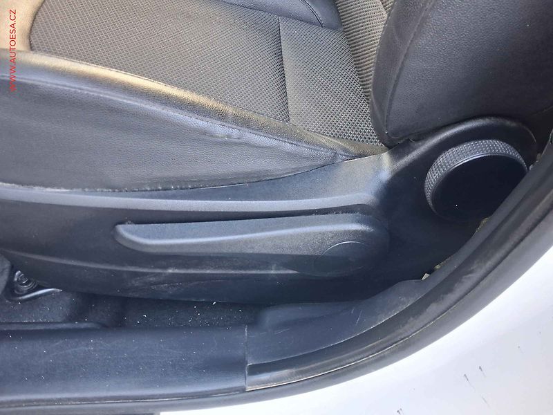 Hyundai ix35 (2014) 1.6 GDi, +ALU - fotka 14 z 17