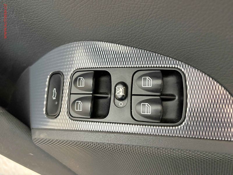 Mercedes-Benz CLK (2002) 3.2 i 320, AT, xenon, navi - fotka 12 z 14