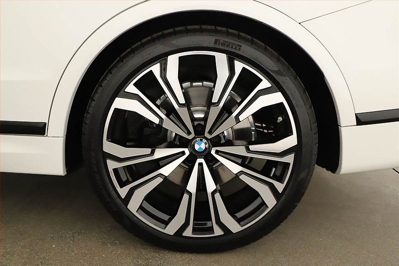 BMW X7 (2024) xDrive40i, 7 míst, Tažné - fotka 12 z 20