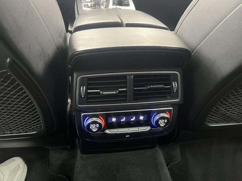Audi SQ7 (2016) 4,0 D V8 320Kw 7 MÍST PANORAMA - fotka 10 z 19