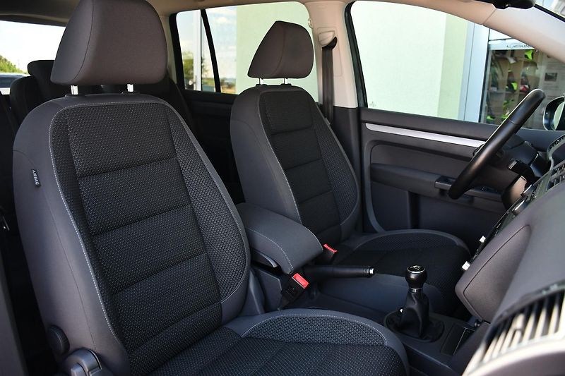 Volkswagen Touran 1.6TDi 77kW TAŽNÉ  - fotka 15 z 45