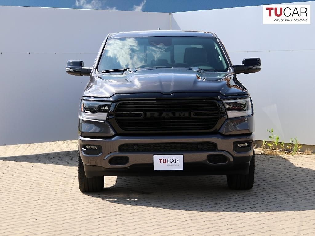 RAM 1500 Laramie Night Edition 5.7 V8 