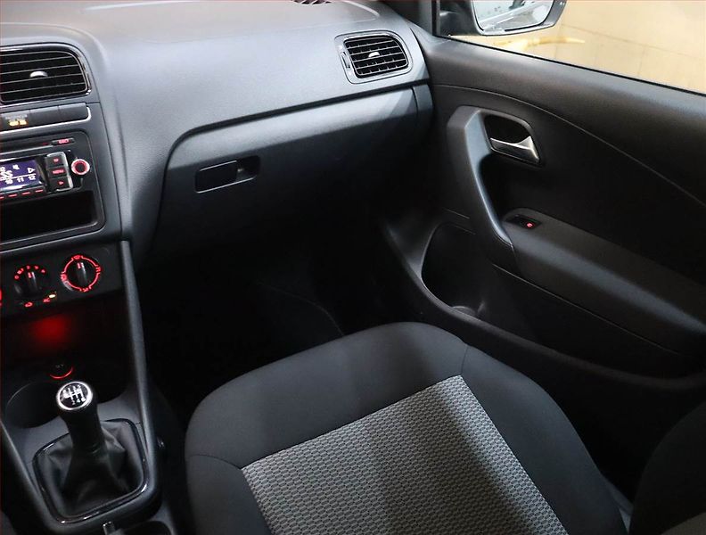 Volkswagen Polo (2012) 1.2 TSI, Serv.kniha - fotka 8 z 15