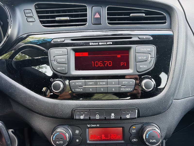 Kia Ceed (2014) 1.6 GDI, 99kW, ČR - fotka 14 z 18