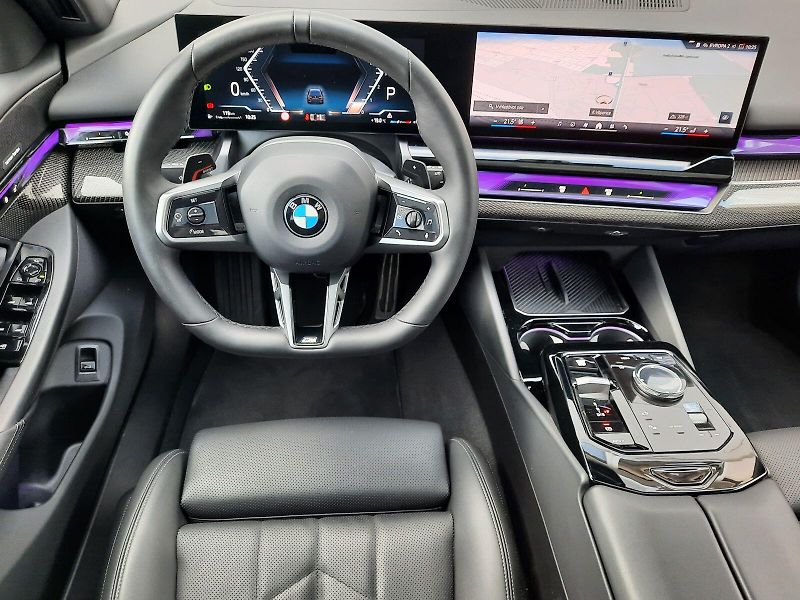 BMW Řada 5 (2025) 520d xDrive Touring M Sport - fotka 12 z 15