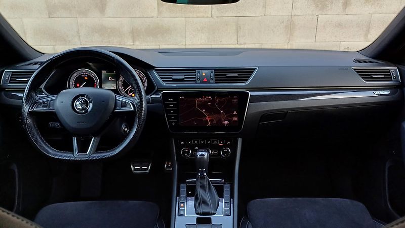 Škoda Superb 140kW TDI 4x4 SPORTLINE - fotka 15 z 47