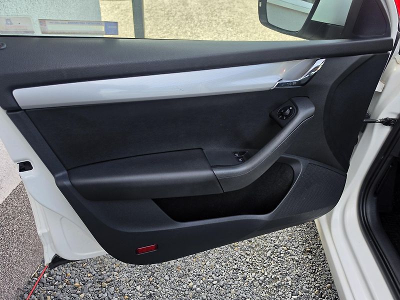 Škoda Octavia 1.6 TDI Vyhřev sedadel  - fotka 13 z 20