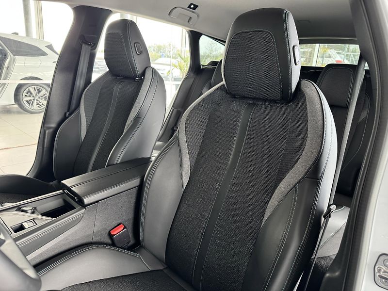Peugeot 308 1,2PT 96KW*ALLURE*Kamera*DPH - fotka 15 z 36