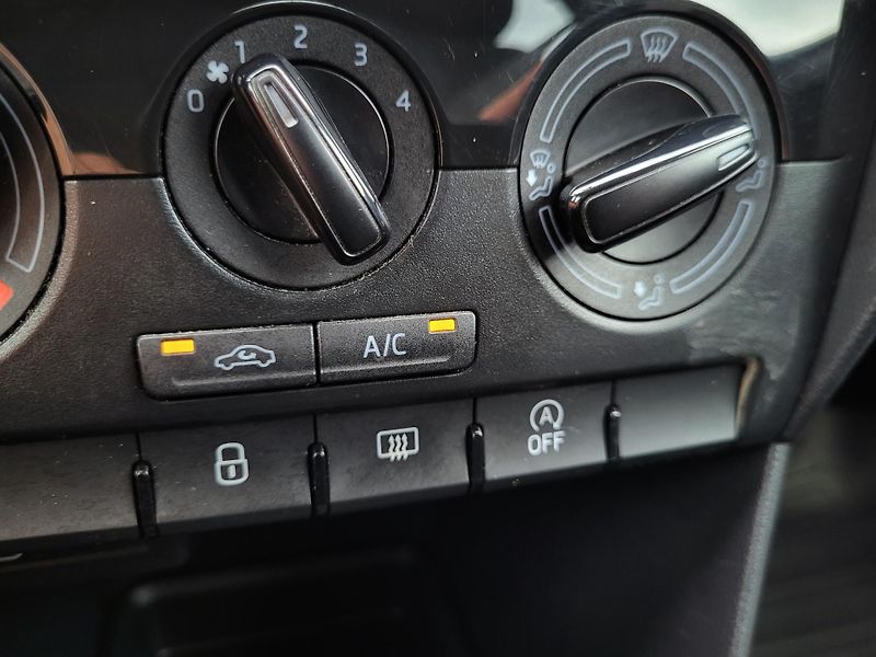 Škoda Rapid 1.0 TSI 81kW AMBITION *ČR - fotka 13 z 44