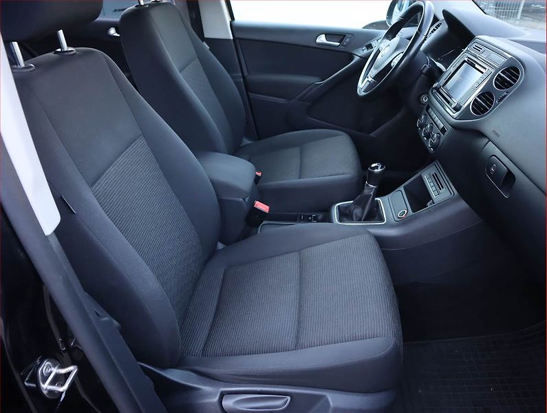 Volkswagen Tiguan (2015) 2.0 TDI, Serv.kniha, Navi - fotka 9 z 19