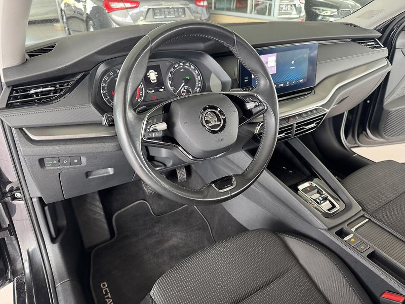 Škoda Octavia 2,0TDI DSG*110kW*REZERVACE! - fotka 9 z 28