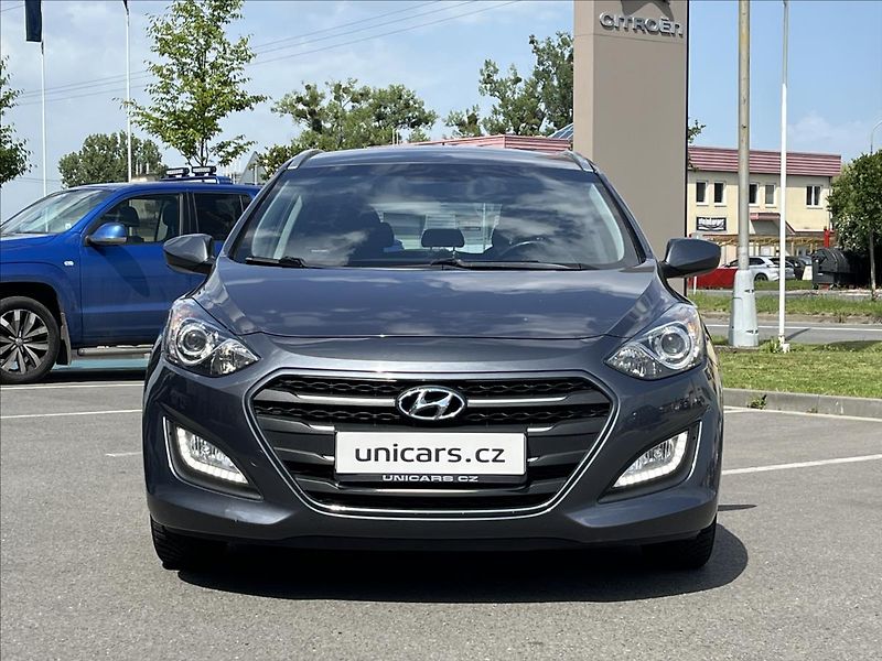 Hyundai i30 1,6 i  Trikolor Komfort - fotka 2 z 22