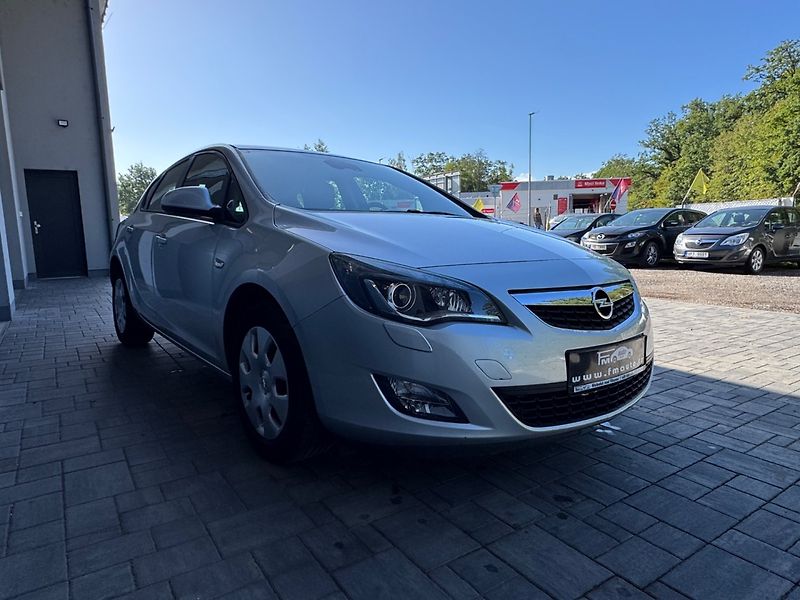 Opel Astra (2010) 1.6 16V Automat - fotka 4 z 36