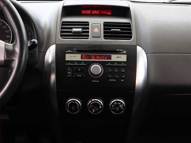 Suzuki SX4 (2009) 1.6 VVT, nová STK, Tažné - fotka 10 z 13