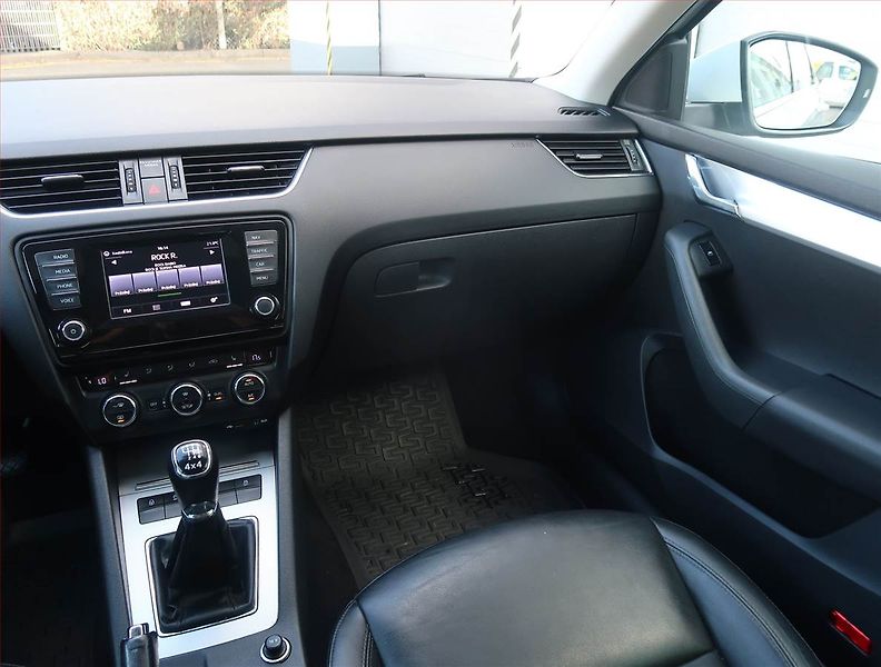 Škoda Octavia (2014) 2.0 TDI 4x4, 4X4, Xenony - fotka 8 z 25
