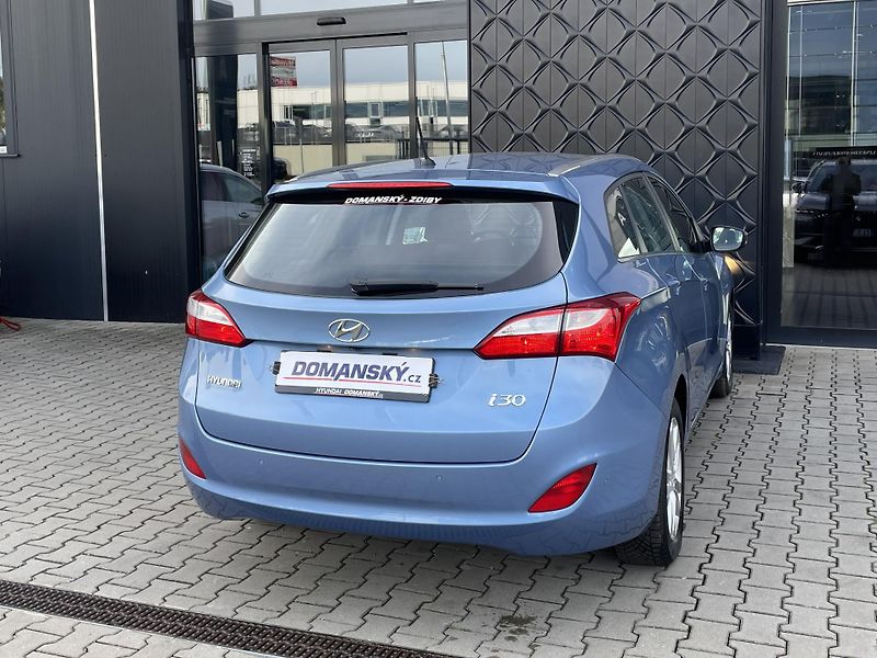 Hyundai i30 TRIKOLOR 1.6 CVVT 88 kW   - fotka 3 z 25