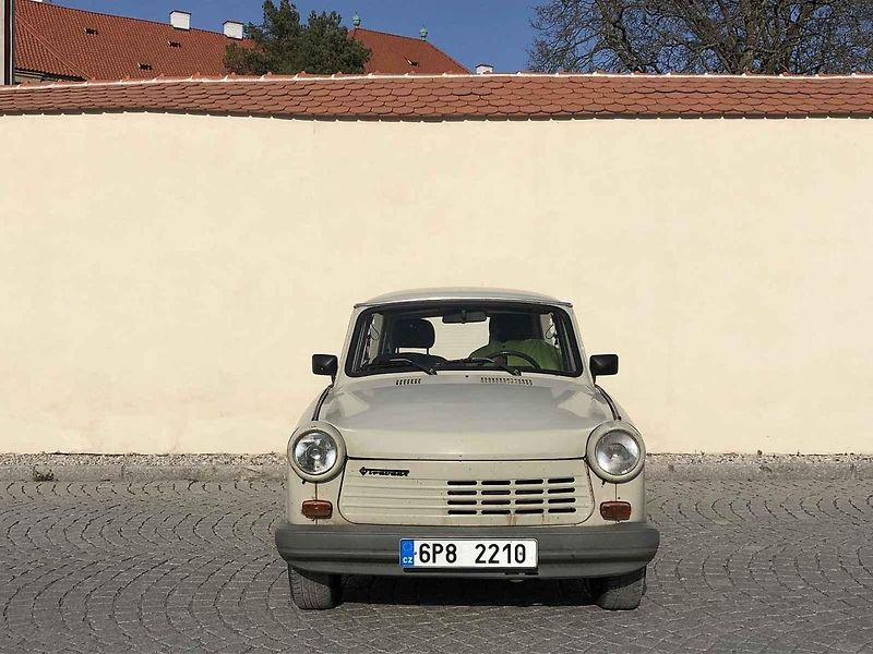 Tenhle Trabant je jeden z posledních vyrobených – únor 1990.