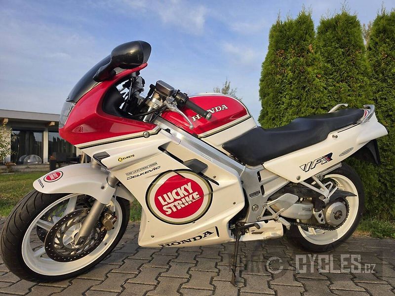 Honda VFR 750 F (1993) - fotka 13 z 14
