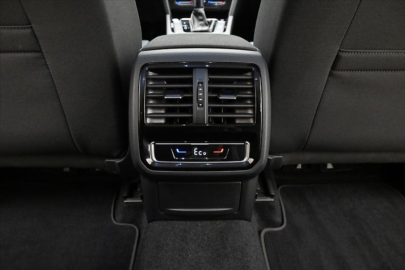 Volkswagen Passat 1,4 GTE TSI 160kW DSG Záruka a - fotka 22 z 33