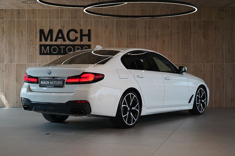 BMW Řada 5 M550i xDrive, Nezávislé, Laser - fotka 9 z 50