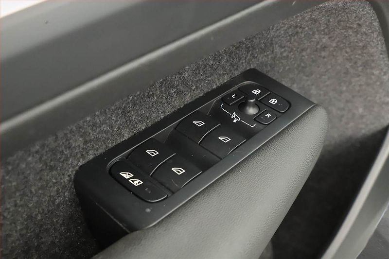 Volvo XC40 (2023) B3, ČR, DPH - fotka 17 z 18