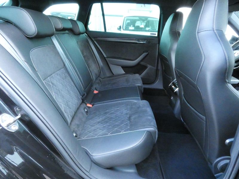 Škoda Superb Combi Sportline 2.0 TDI 4x4 DS - fotka 27 z 30
