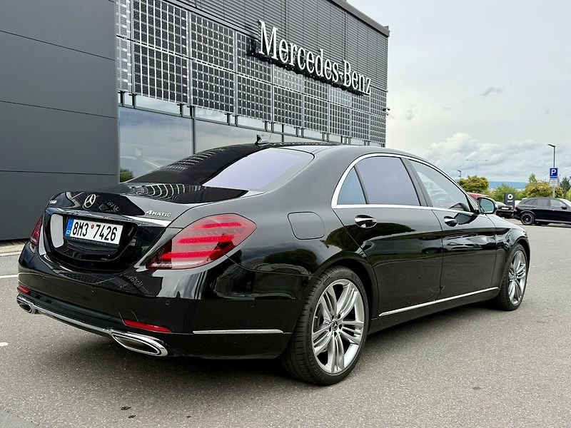 Mercedes-Benz Třídy S (2018) 560 4MATIC LONG - fotka 9 z 55
