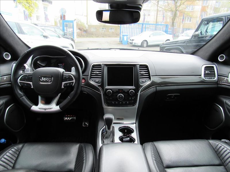 Jeep Grand Cherokee 6,2 V8 HEMI Trackhawk 527kW - fotka 11 z 37