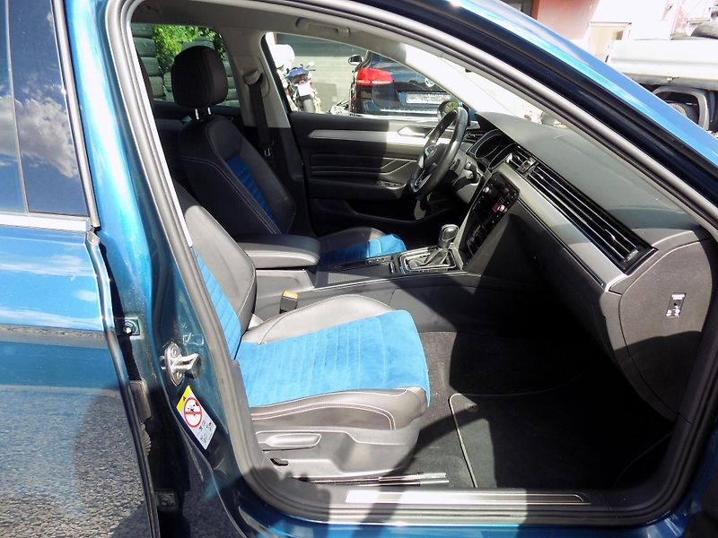 Volkswagen Passat 2,0 TDI R-LINE, MATRIX, ALCAN. - fotka 29 z 41