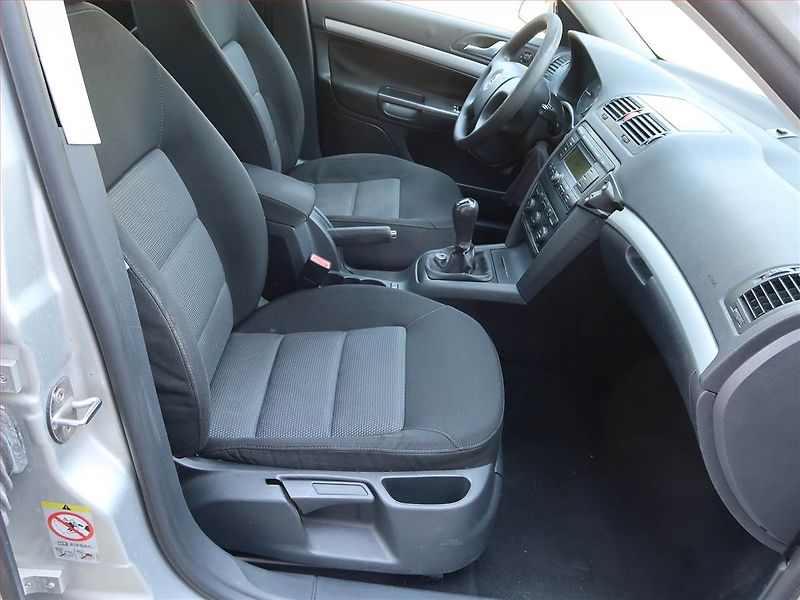 Škoda Octavia (2007) Ambiente 2.0 TDI, nová STK - fotka 9 z 16
