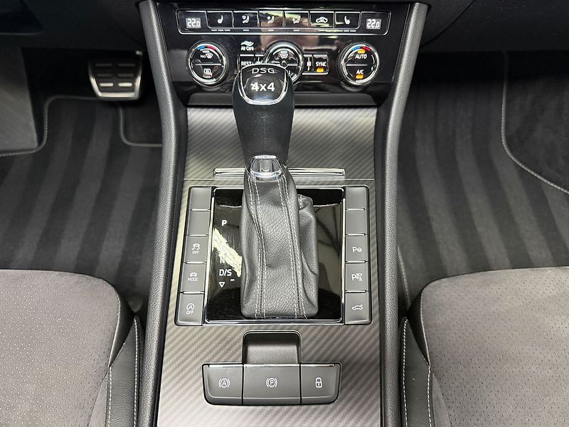 Škoda Superb 2.0TSI 206KW DSG 4X4 SPORTLINE - fotka 26 z 34