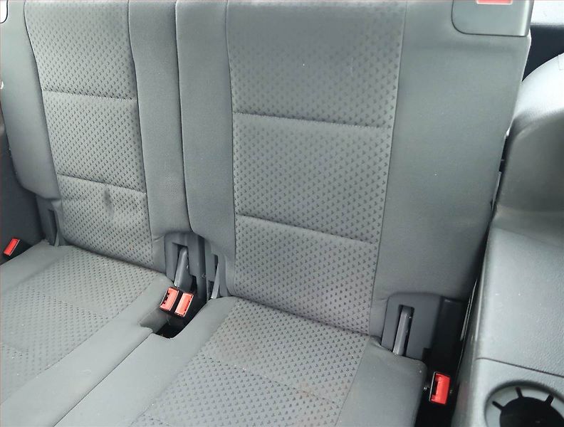Volkswagen Touran (2007) 1.9 TDI, 7 míst, po STK, Tažné - fotka 15 z 17