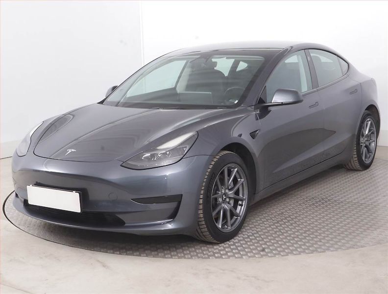 Tesla Model 3 (2022) Standard Range LFP, SoH 93% - fotka 2 z 20