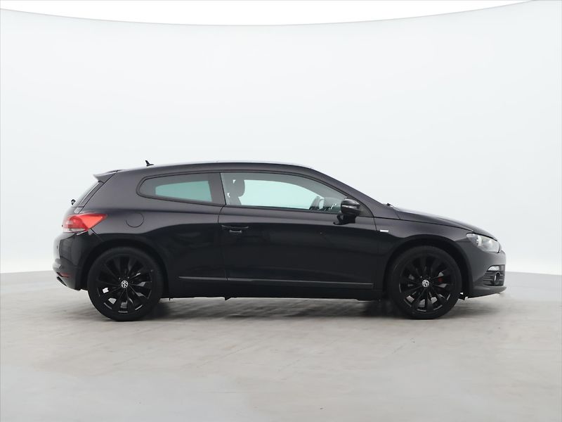 Volkswagen Scirocco 1,4 TSI 90kW Sport Xenon Pano - fotka 8 z 32
