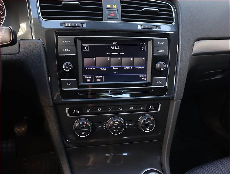 Volkswagen Golf (2018) 1.0 TSI, Tempomat - fotka 12 z 19