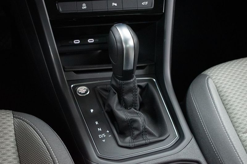 Volkswagen Touran 1.5 TSI TAŽNÉ*7.MÍST*DPH*ČR 1M - fotka 23 z 45