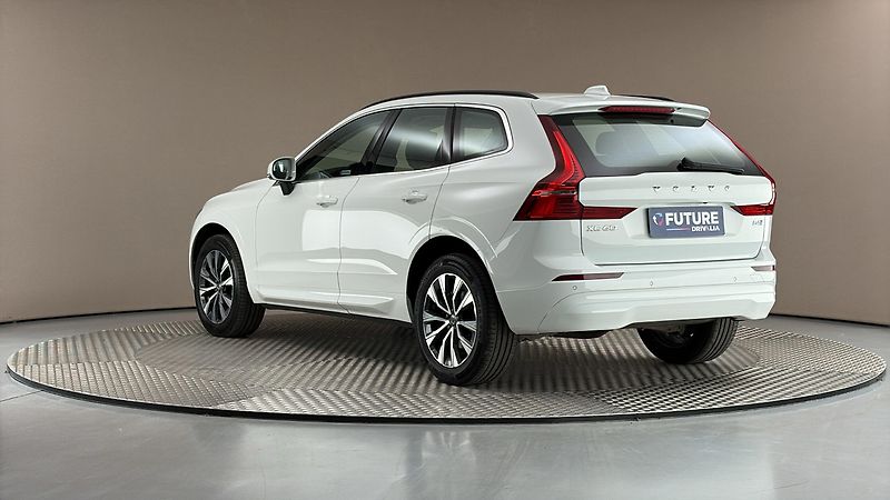 Volvo XC60 2.0 B4 AUT AWD Momentum Pro - fotka 2 z 28